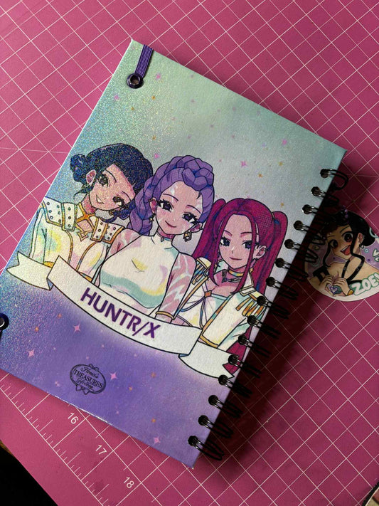 K POP Demonhunters keményfedelü spirálfüzet